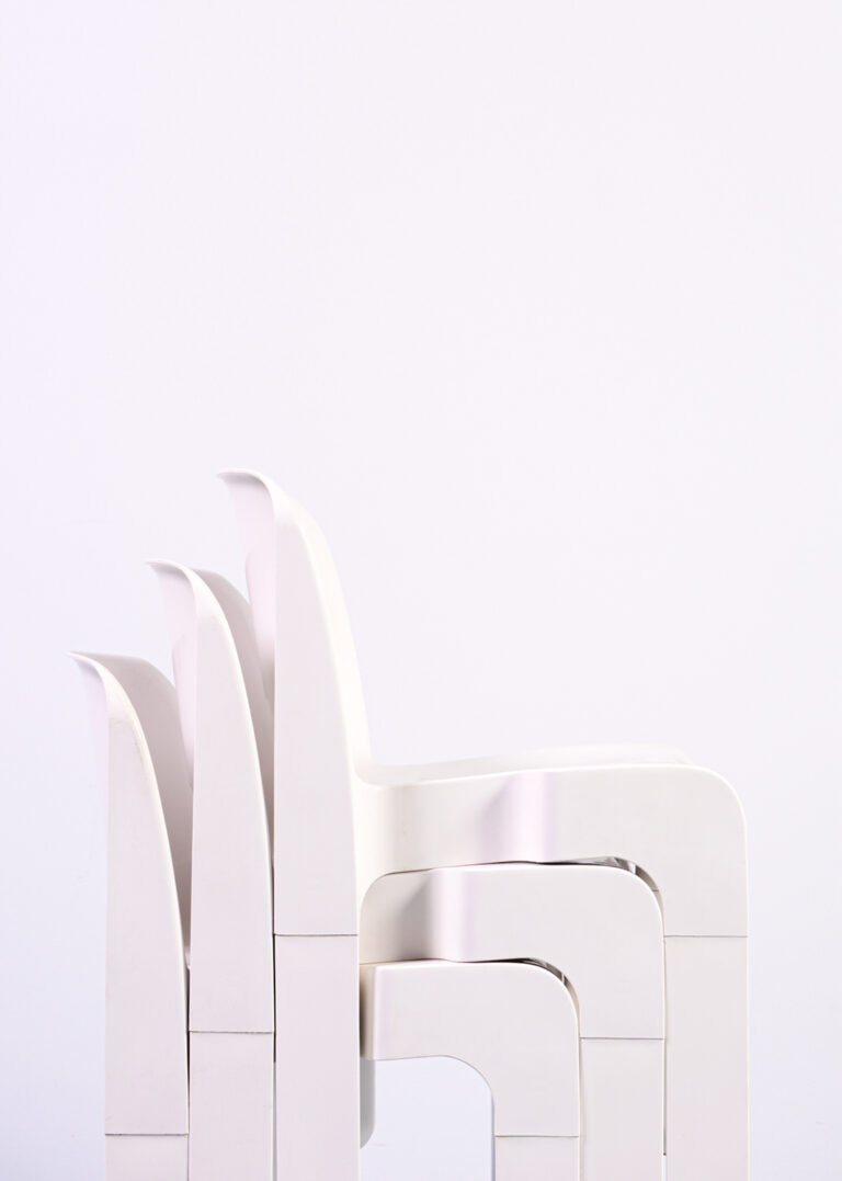 Kartell 'Universale' 4867 Chair — SODA