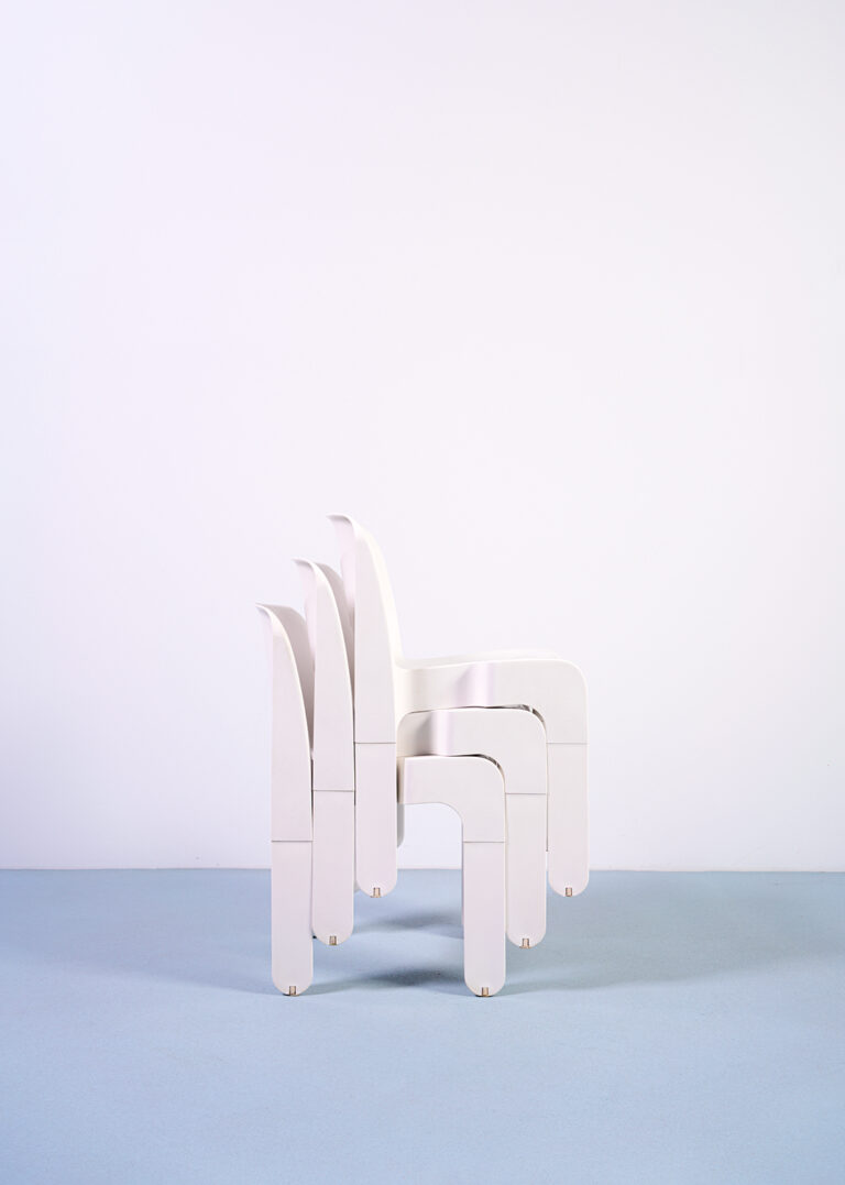 Kartell 'Universale' 4867 Chair — SODA